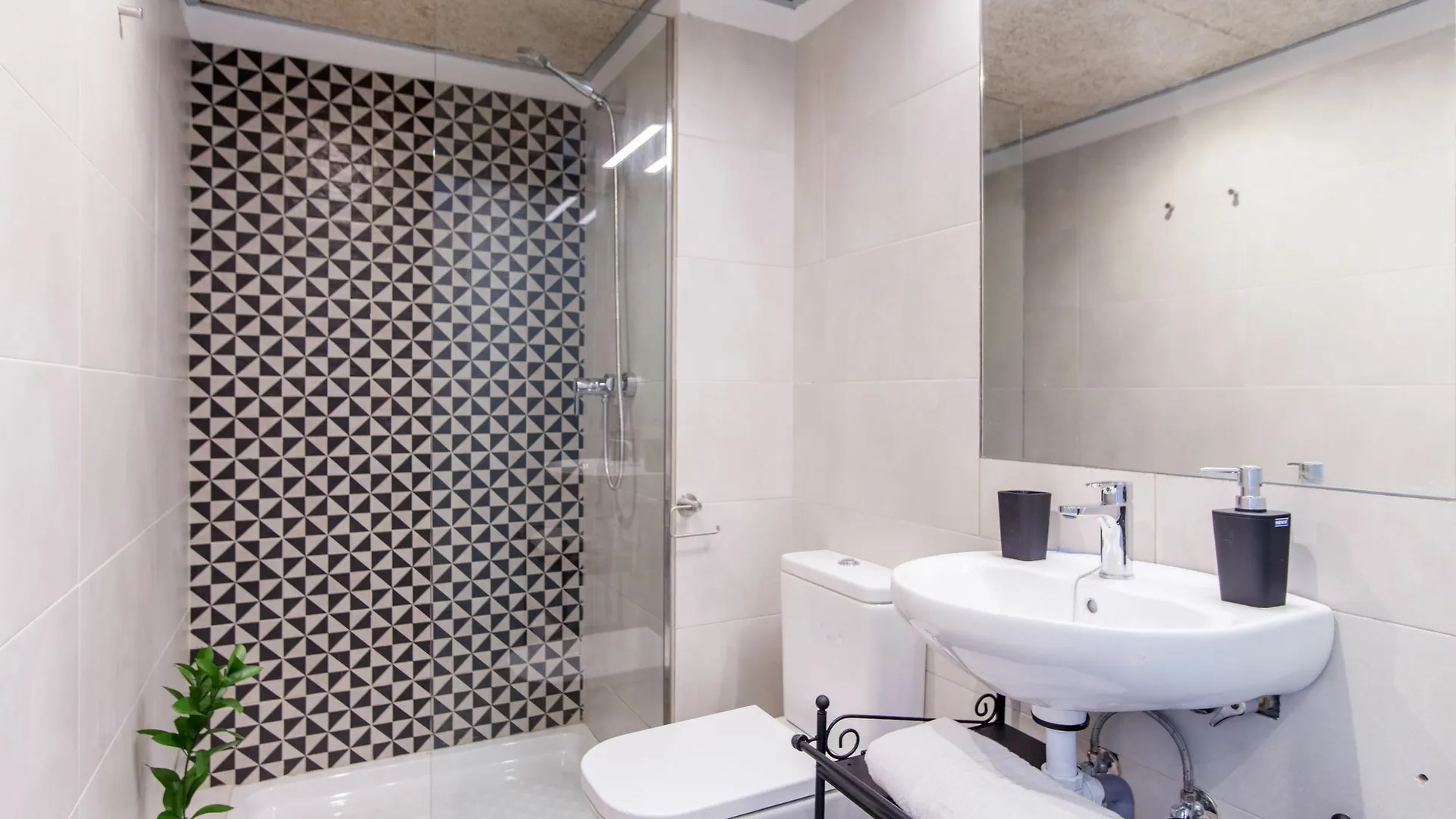 Aparteasy Apartment