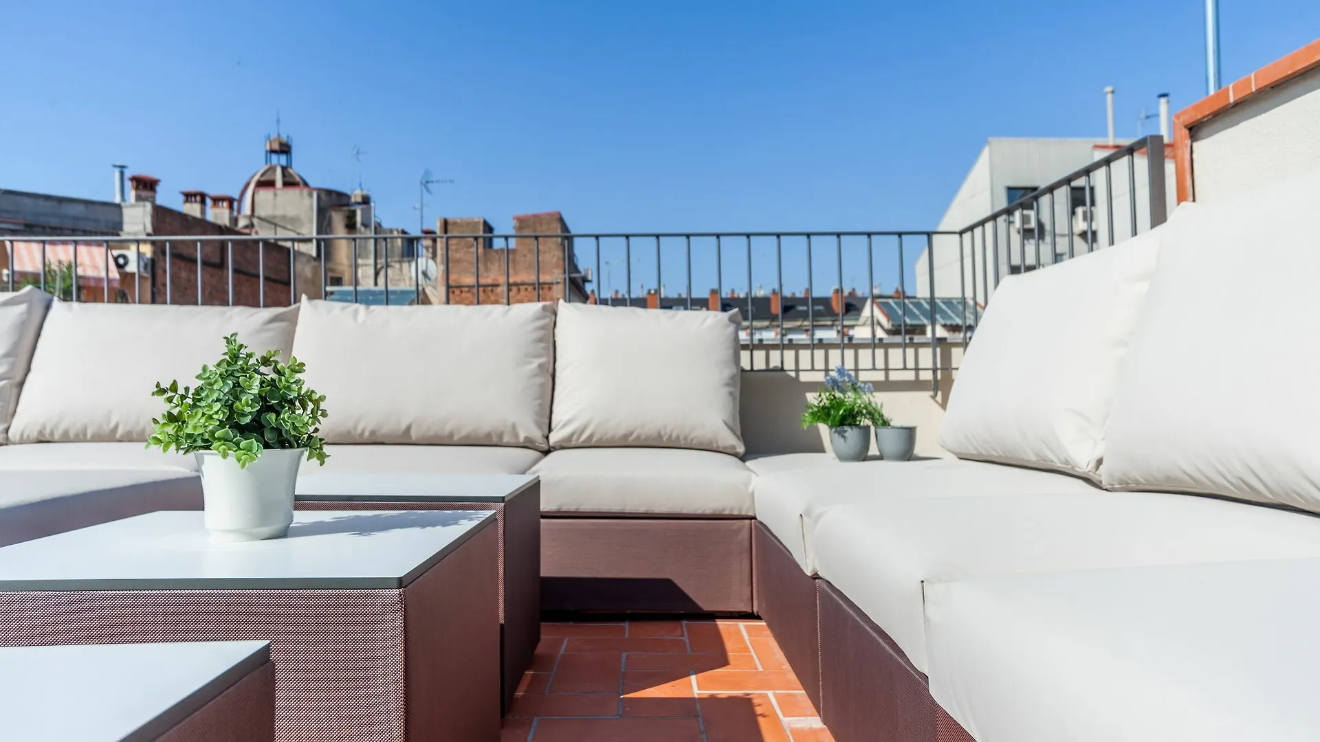 Aparteasy Apartment